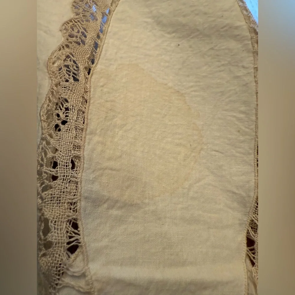 Elegant Vintage Lace Table Runner
